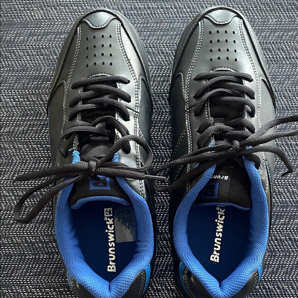 Men's Bowling Shoes in Black and Blue